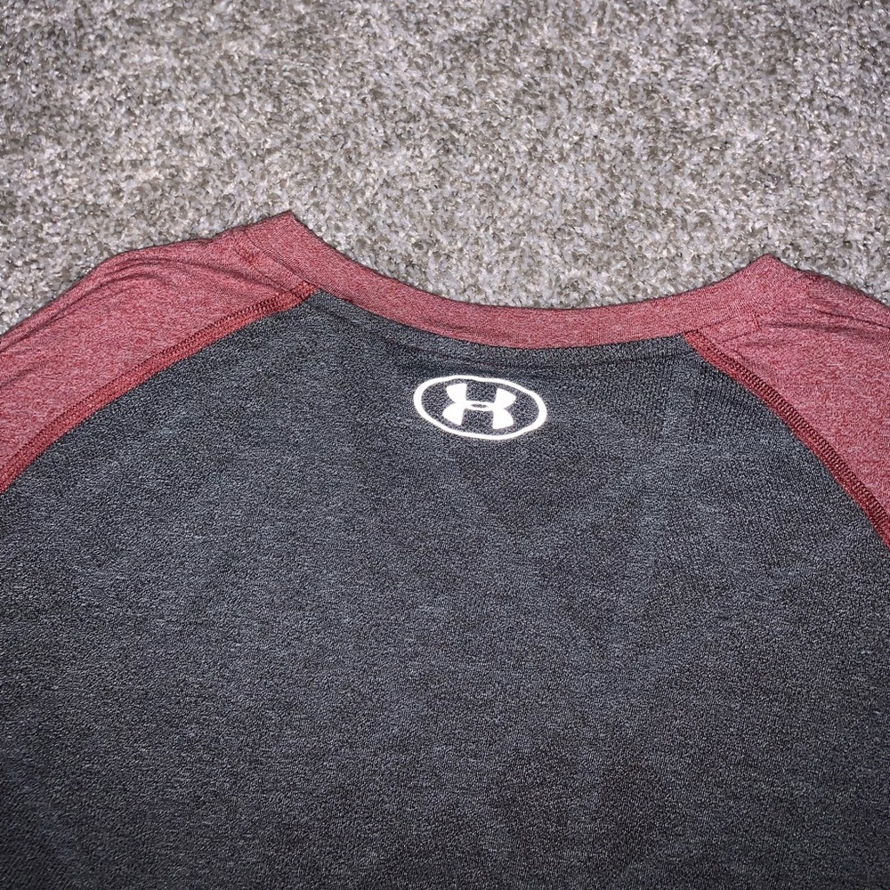 Under Armour Junior Fitted Red & Gray shirt sz XL - Picture 9 of 9